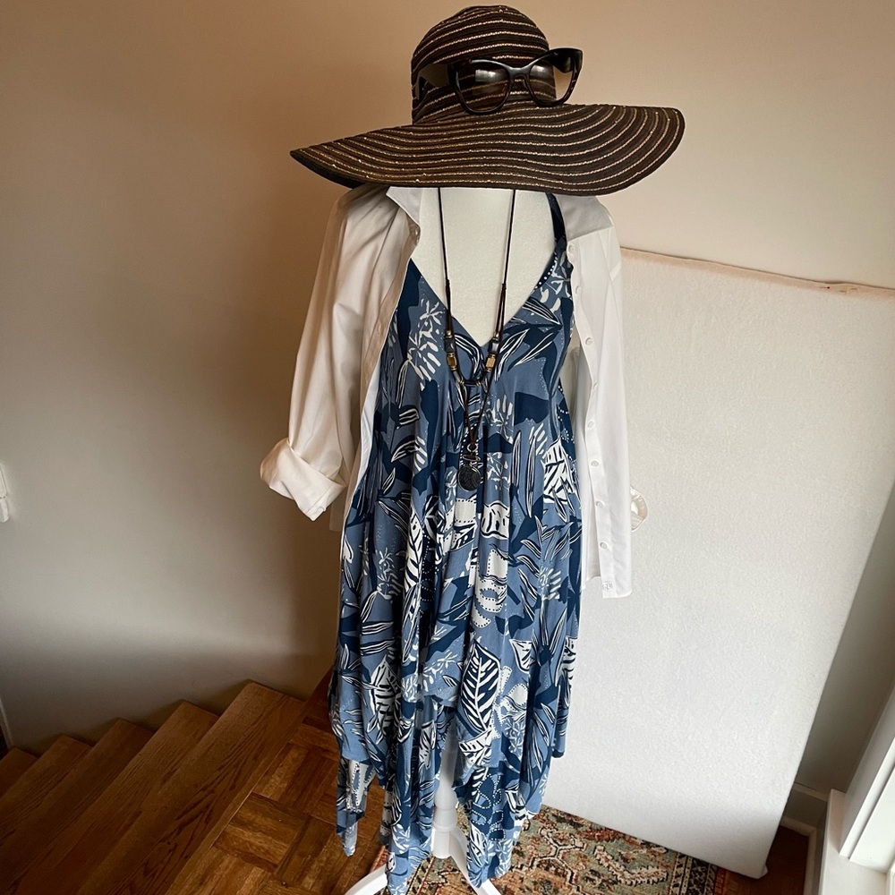 Goa Swim Cover-up with Handkerchief hem in Tropical Print, Size M - Picture 3 of 11